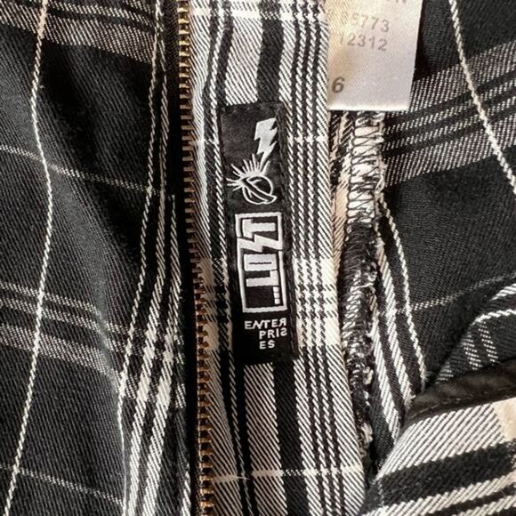 Lost Enterprises Black/White Plaid Checkered Shorts Size 36 - Picture 5 of 6